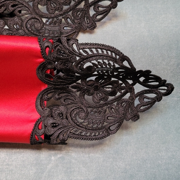 Luscious red 100% silk scarf with Venice lace trim - Picture 2 of 5